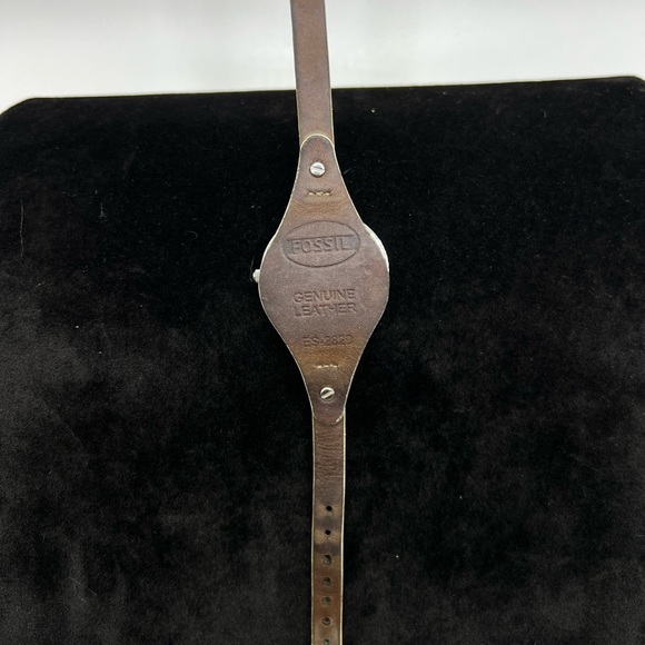 Fossil ES2829Women's Beige Leather Analog White Dial Genuine Wrist Watch - Picture 2 of 4